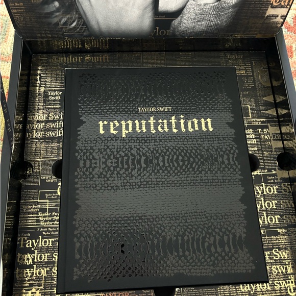 Taylor Swift Reputation VIP box - Picture 4 of 4